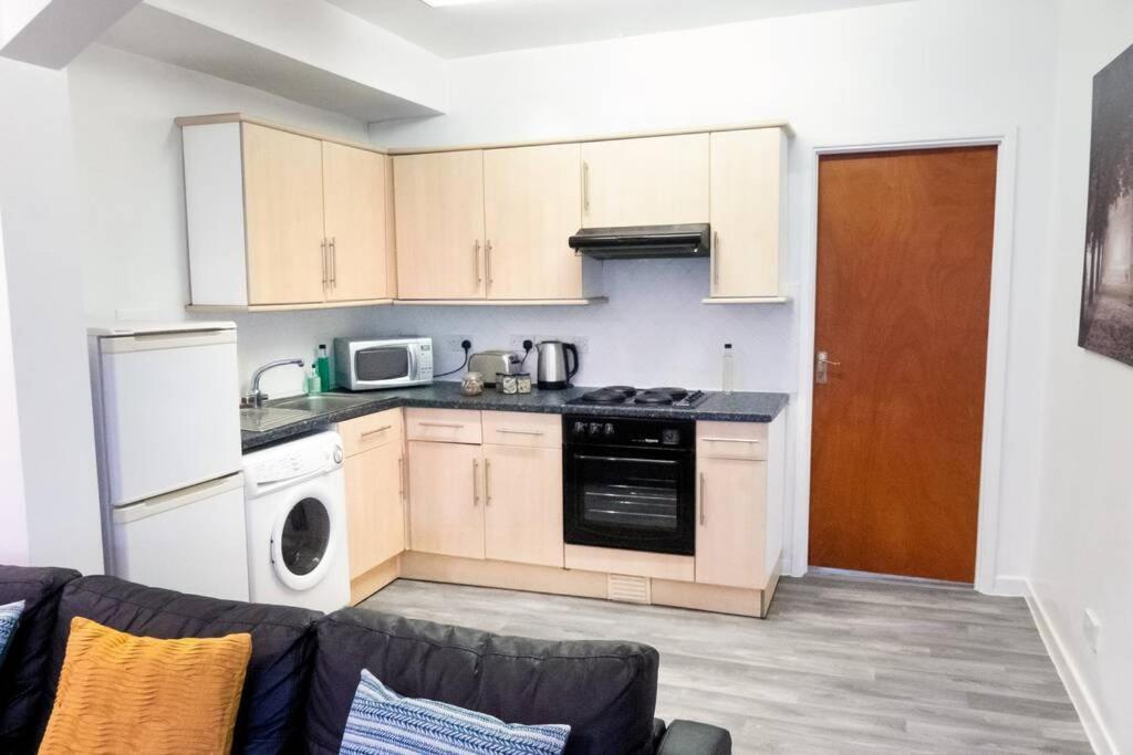 Apartment Up To 9 Close To Centre, Big Tv And Wifi Cardiff Ngoại thất bức ảnh
